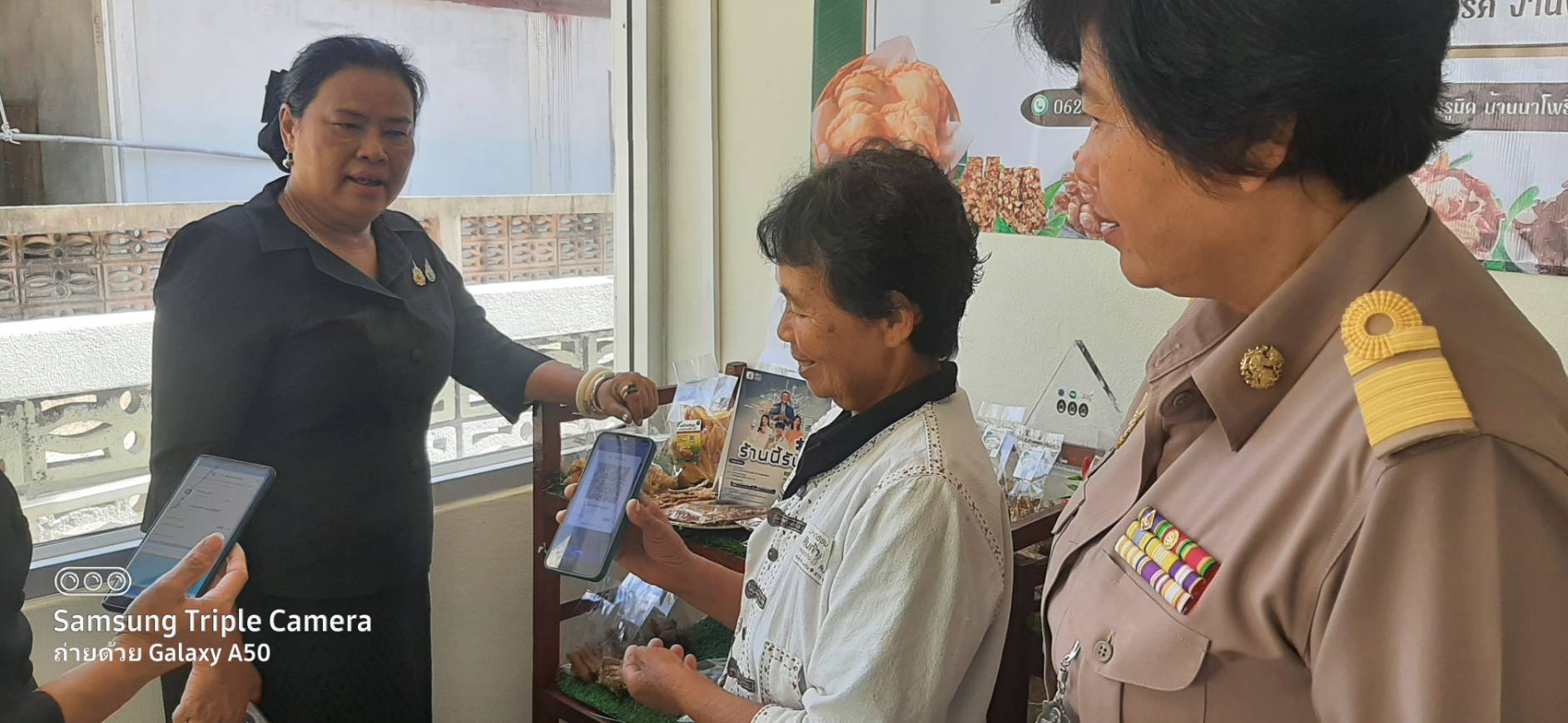 นางอรุณรัตน์ ชิงชนะ ผู้ตรวจราชการกรม กรมการพัฒนาชุมชน กระทรวงมหาดไทย ได้ลงพื้นที่ตรวจราชการและติดตามผลการดำเนินงานพัฒนาชุมชนในอำเภอกุดรังตลอดทั้งวัน