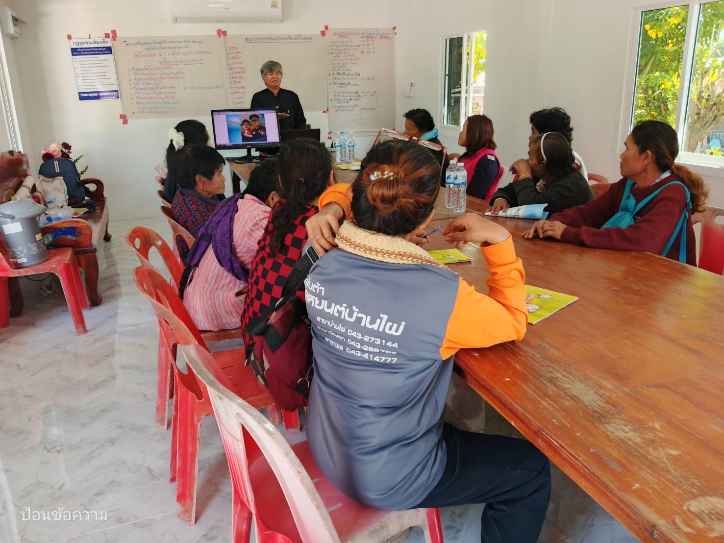 สำนักงานพัฒนาชุมชนอำเภอกุดรังดำเนินโครงการเตรียมความพร้อมหมู่บ้านแพร่ระบาดยาเสพติดพัฒนาสู่หมู่บ้านต้นกล้านกองทุนแม่ของแผ่นดิน