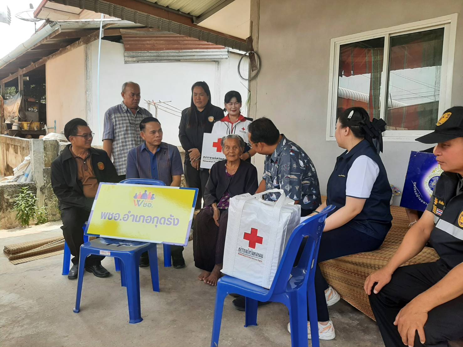 อำเภอกุดรัง ลงพื้นที่เติมรอยยิ้ม มอบความห่วงใยแก่ผู้สูงอายุภาวะพึ่งพิง 