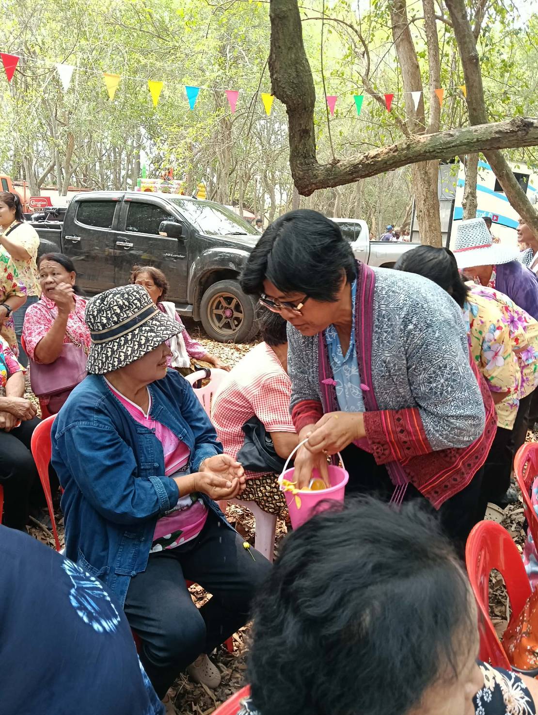 พช.กุดรัง ร่วมสืบสานประเพณีสงกรานต์ บริเวณปรางค์กู่กุดรัง มุ่งอนุรักษ์วัฒนธรรมไทยและสร้างความสามัคคีในชุมชน